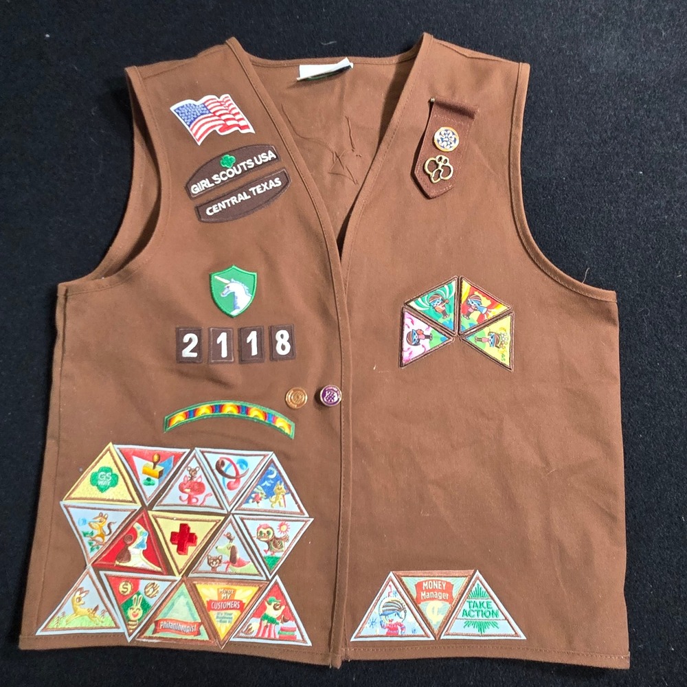 Girl Scouts USA Central Texas Brownie Vest Troop 2118 Brown Patches Pins Uniform